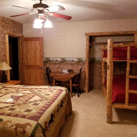 Sunlit Oasis Bed & Breakfast Notom Bagian luar foto