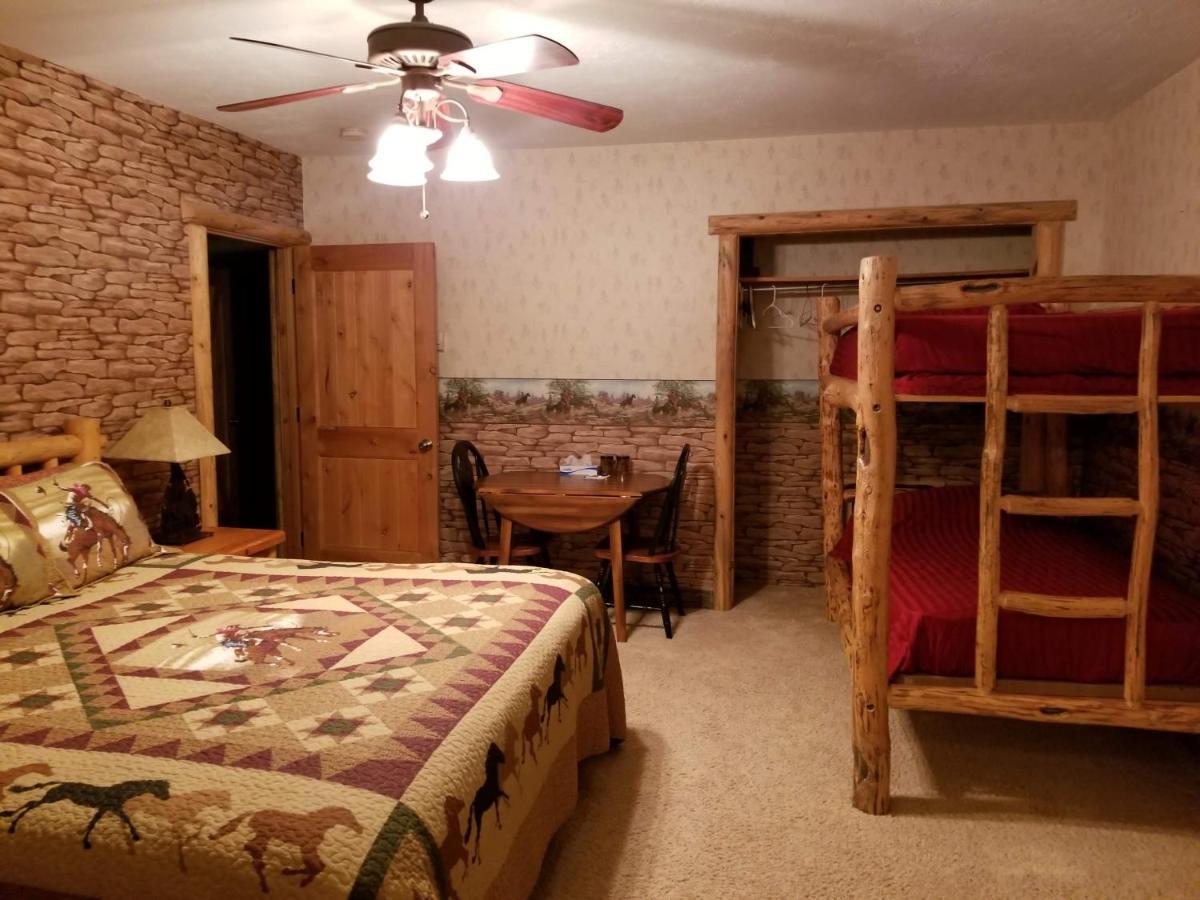 Sunlit Oasis Bed & Breakfast Notom Bagian luar foto