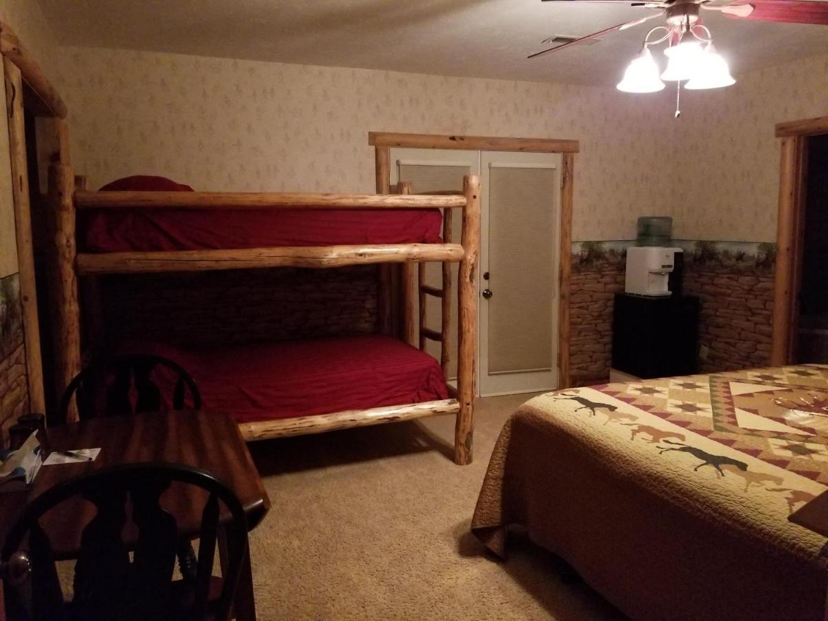 Sunlit Oasis Bed & Breakfast Notom Bagian luar foto