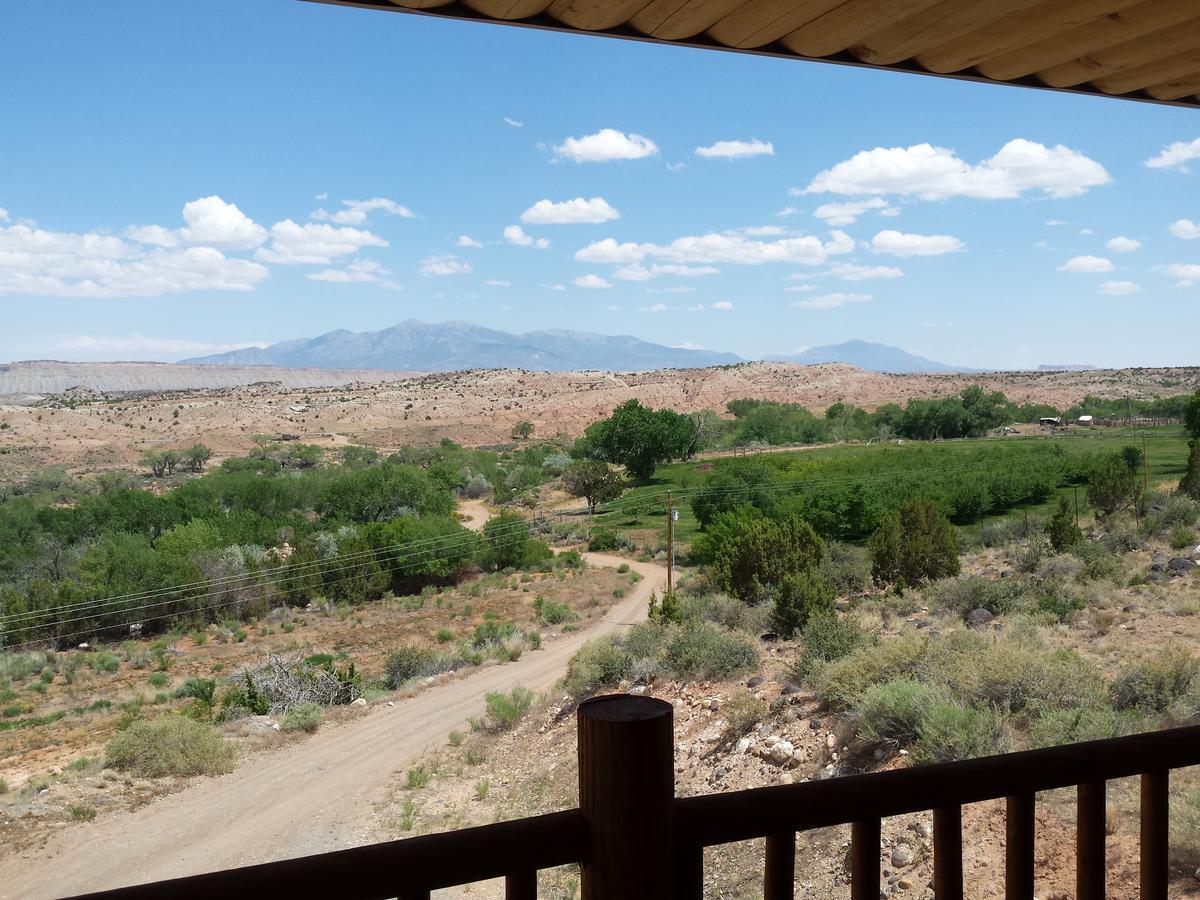 Sunlit Oasis Bed & Breakfast Notom Bagian luar foto